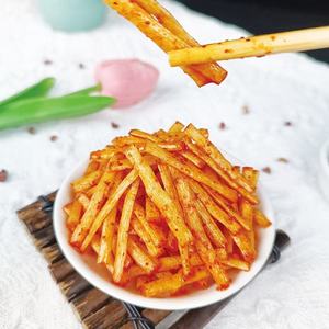 Bandes végétaliennes épicées dans un bouillon doré Collation savoureuse traditionnelle chinoise Collations instantanées végétariennes au gluten Collations exotiques emballées dans un sac - Product Image 3