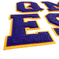 Ventes en gros de patchs brodés en feutre 3D violet, lettres en chenille, thermocollants, transfert thermique, vêtements, conception personnalisée OEM, alphabet, chapeaux