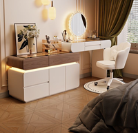 Nouvelle table de maquillage/coiffeuse de chambre d'hôtel en bois massif, style mi-moderne, avec miroir éclairé / Commode de rangement minimaliste à poser au pied du lit, modèle 2026
