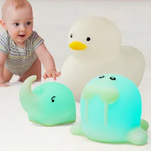 Luz noturna de silicone para bebê e crianças, brinquedo à prova d' água com sete tipos de animal colorido