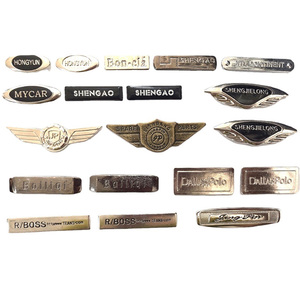 Hochwertige Maßgefertigte Metall-Kleidungsetiketten mit Laserschnitt-Kante Zinklegierung Markenzeichen-Logos Direkt aus Chinesischer Fabrik - Product Image 3