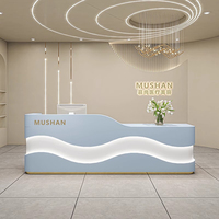 Bureau d'accueil moderne de luxe en bois écologique au design ondulé pour hôtel, hôpital, bureau, immeuble, salon de beauté et salon de manucure