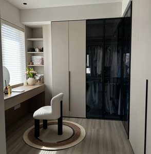 Armadio Multifunzionale Autentico Personalizzato Moderno con Serratura in Legno Massello con Vetrina e Tavolo da Toeletta Bianco per Camera da Letto - Product Image 3