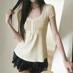 เสื้อครอปแขนสั้นคอวีแต่งลูกไม้สไตล์ฝรั่งเศส กระดุมด้านหน้า ทรงเอไลน์ สีพื้น ผ้าเนื้อดี - Product Image 1