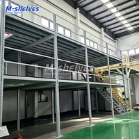 Plateforme de mezzanine en acier, plancher de mezzanine robuste pour entrepôt, loft de stockage en structure acier sur mesure avec escalier et garde-corps de sécurité