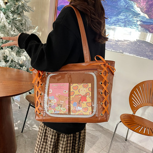 Bolso de PVC personalizado en varios colores con cordones cruzados, bolsillo frontal transparente, bolso de hombro de moda para uso diario. - Product Image 4