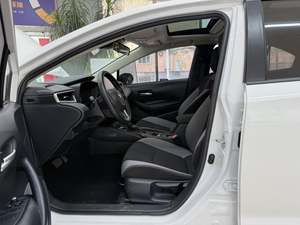 Toyotas Corolla Подержанный автоматический автомобиль с кожаными сиденьями R16 шины левый рулевой привод с задней камерой и FWD - Product Image 6