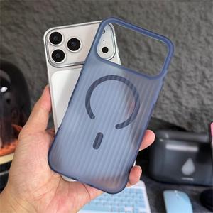 Funda para iPhone 17, de alta gama, color verde aguja de pino, corrugada, mate, magnética, de cobertura total y a prueba de golpes - Product Image 3