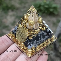 Ornement Pyramidal en Cristal Gaufré de la Marque LARISSA pour Guérison et Divination – Vente en Gros