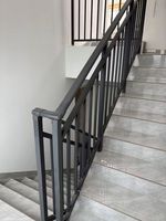 Rampe d'escalier en acier zingué, anti-rouille, revêtement poudré, personnalisable, escalier moderne, sécurité, durable, résistant à la corrosion