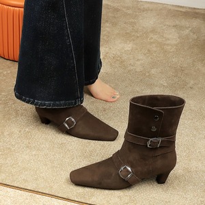 Bottes de mode rétro pour femmes - Bottes mi-mollet à bout pointu avec boucle de ceinture, élégantes et stylées - Product Image 4