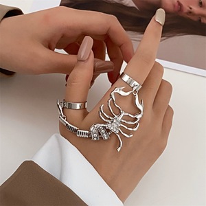 Cadena <span class=keywords><strong>de</strong></span> mano <span class=keywords><strong>de</strong></span> escorpión con diamantes <span class=keywords><strong>de</strong></span> imitación y anillo <span class=keywords><strong>de</strong></span> dedo, pulsera <span class=keywords><strong>de</strong></span> esclavo gótica punk, joyería <span class=keywords><strong>de</strong></span> mano unisex <span class=keywords><strong>de</strong></span> moda - Product Image 3
