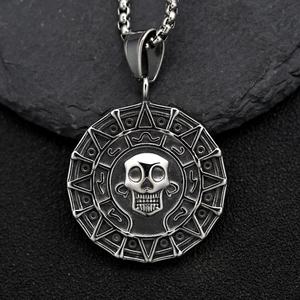 Collar de hombre con calavera de oro azteca de Piratas del Caribe, collar de moneda vintage, colgante vikingo al por mayor - Product Image 3