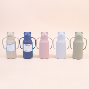 Botella de Agua de Silicona para Bebés, a Prueba de Fugas, Reutilizable, con Logotipo Personalizado, Forma de Oso de Dibujos Animados, 250 ml, Libre de BPA, para la Escuela, con Pajita - Product Image 1
