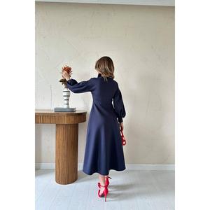 Robe de plongée bleu marine avec détail rose, vente en gros pour tenue professionnelle - Product Image 1