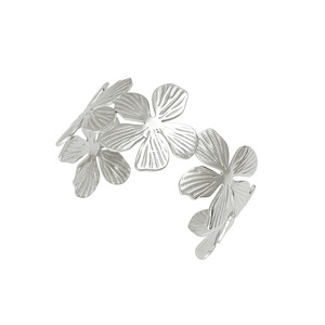 Bracelet ouvert en forme de fleur de haute qualité Bracelet Bracelet en acier inoxydable plaqué <span class=keywords><strong>or</strong></span> <span class=keywords><strong>18</strong></span> <span class=keywords><strong>carats</strong></span> résistant au ternissement bijoux en métal - Product Image 2