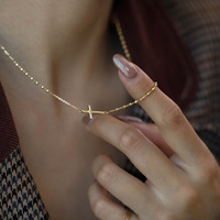 Collier religieux classique avec pendentif croix, plaqué or 18 carats, en acier inoxydable, chaîne à perles rondes, plaque ovale gravée avec le nom de Dieu