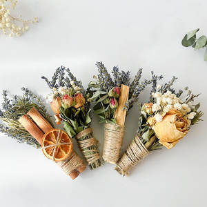 Kit Ecológico Anti-Olores de Salvia y Lavanda con Ramilletes de Flores, Incienso, Romero, Canela y Rodajas de Naranja para Limpieza del Hogar - Product Image 1