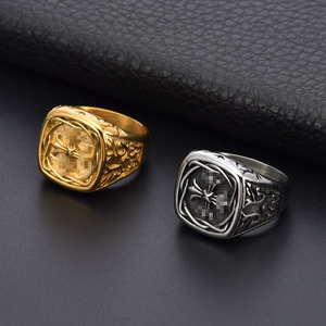 Bague carrée vintage en acier inoxydable avec motif croix en relief, plaquée or véritable 18 carats, pour homme, ne ternit pas - Product Image 4