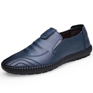 รองเท้าโลฟเฟอร์แบบสวมสำหรับผู้ชาย หนัง PU พื้นรองเท้า EVA บุขนด้านใน ลายเรียบ ปักโลโก้ แฟชั่นลำลอง ใส่ได้ทุกฤดู - Product Image 4