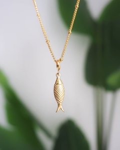 Collier de poisson sardine portugaise plaqué or 18 ct collier océan fait main en acier inoxydable de haute qualité inspiré des bijoux d'été - Product Image 2