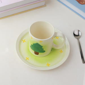 Tazas de Cerámica Pintadas a Mano Estilo INS, Lindas Tazas de Agua con Diseño de Árbol de Navidad, Tazas Navideñas de Alta Calidad para Exportación - Product Image 3