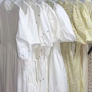 ชุดเดรสผู้หญิงขายส่ง ชุดเดรสหลากหลายสไตล์ แบรนด์ดังลดราคา เสื้อผ้าสตรีสต็อกขายส่ง เสื้อผ้ามือสองราคาถูก - Product Image 5