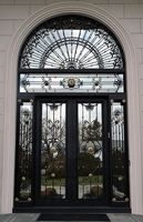 Prima 2025 Nouveau Design Magnifique Portail Extérieur Tropical Ornemental en Fer Forgé et Bois Massif avec Inserts en Verre Trempé