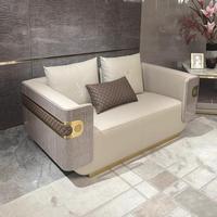 Canapé italien de luxe léger, style postmoderne, haut de gamme, pour grand appartement, villa, salon, ambiance luxueuse, canapé en cuir, design de créateur