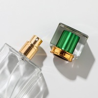 Botol parfum kaca persegi mewah elegan 30ml & 50ml dengan pompa semprot gulung berbagai topi 100ml cetakan layar Volume