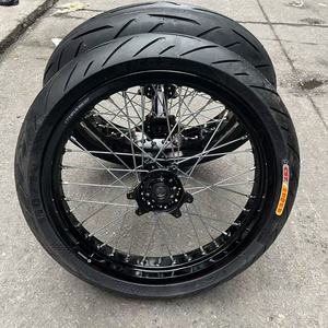 Kit Ruote Supermoto per Modifica Stradale per Surron Ultra Bee 17 Pollici Ruote E-Bike ad Alte Prestazioni 100/80-17 130/70-17 - Product Image 4