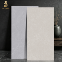 Carreaux de sol et de mur en porcelaine mate effet marbre pleine masse 600x1200, design classique moderne, aspect brique rustique pour intérieur