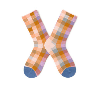 Chaussettes pour hommes personnalisées en usine, de haute qualité, en coton peigné, respirantes, <span class=keywords><strong>fantaisie</strong></span>, avec motif de dessin animé, logo sur le <span class=keywords><strong>bas</strong></span> du mollet, pour le printemps - Product Image 4