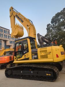 Excavatrice d'occasion en stock PC200 PC220 Komatsu PC210-8 Japon Original Komatsu 200 210LC 210LC-8 220 Excavatrice sur chenilles d'occasion à vendre - Product Image 2