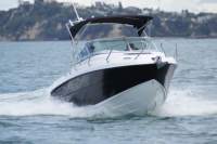 Cabine de bateau de pêche de luxe de yacht de sport à grande vitesse en fibre de verre avec échelle d'eau de pare-brise de moteur hors-bord pour le divertissement