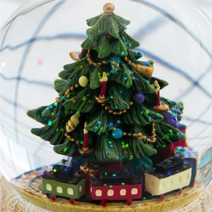Boule à Neige Musicale Scintillante Arbre de Noël en Résine Incassable, Motif Casse-Noisette, Ornement de Bureau pour Fêtes de Noël, Cadeau - Product Image 3