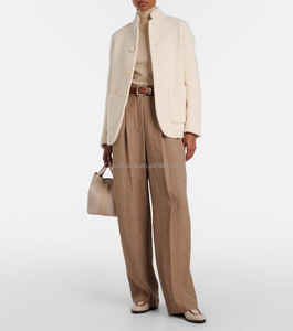 Veste de luxe pour femmes, uniforme élégant, qualité supérieure, col montant, chaude, coupe régulière, blanche, boutonnée sur le devant, en laine et soie de Spagna - Product Image 5