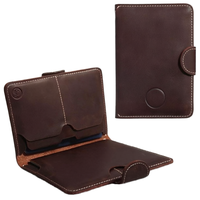 Portefeuille de passeport minimaliste en cuir véritable XGUO avec blocage RFID, capacité pour 3 passeports, 2 emplacements pour cartes, design à rabat avec bouton
