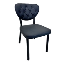 Chaise de salle à manger en cuir PU capitonnée noire - Chaise à dossier incurvé avec pieds noirs mats pour les espaces de salle à manger modernes et luxueux