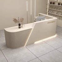 Comptoir de réception de spa moderne en bois, design luxueux pour centre de bien-être et de spa