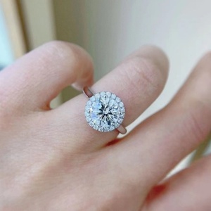 Bague de fiançailles et de mariage romantique pour femme, halo en or blanc 14 carats, diamant moissanite rond de 2 carats, bijoux - Product Image 5