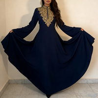 Robes musulmanes élégantes pour femmes, tendance, bleu marine, broderie dorée, bordure de perles, col montant, manches évasées, coupe ample, longueur au sol