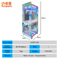 Máquina de grúa comercial con gabinete de acero industrial y vidrio templado, operada con monedas, juego de captura de premios para centro de juegos recreativos