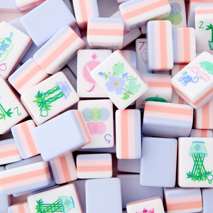 Juego <span class=keywords><strong>de</strong></span> Fichas <span class=keywords><strong>de</strong></span> Mahjong Americanas <span class=keywords><strong>de</strong></span> Lujo en Coral y Rosa Suave, 160 Fichas Estándar <span class=keywords><strong>de</strong></span> <span class=keywords><strong>Cuatro</strong></span> Capas <span class=keywords><strong>de</strong></span> Acrílico con Diseño Floral Grabado para Juego <span class=keywords><strong>de</strong></span> <span class=keywords><strong>Ajedrez</strong></span> - Product Image 1