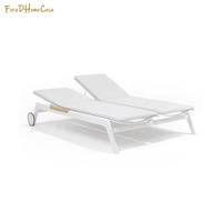 Résistant UV de chaises longues de Sun de piscine de chaises longues de plate-forme de plage de station de vacances avec des roues