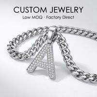 Yogoo Collier en Acier Inoxydable avec Lettre Initiale Entièrement Pavée de Zircons Cubiques, Chaîne Maille Cubaine pour Homme, Pendentif Alphabet, Fabricant Personnalisé pour Fêtes