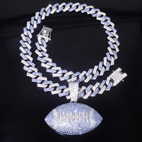 Nouveau Pendentif en Alliage de Zinc avec Cristal Coloré Motif Rugby, Design Tendance, Chaînes Plaqué Or, Accessoires de Fête Hip-Hop, Vente en Gros Transfrontalière