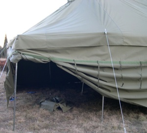 Tente de camping en toile imperméable vert armée pour <span class=keywords><strong>safari</strong></span> en <span class=keywords><strong>Afrique</strong></span>, 5x10M, 20-30 personnes, vente en gros - Product Image 4