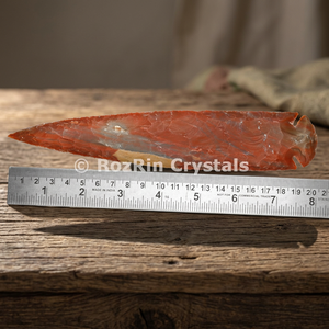 Punta de Flecha de Piedra Roja Hecha a Mano de 20 cm, Imitación Antigua, Artesanía Coleccionable - Product Image 3