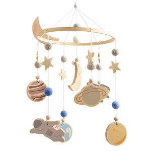 Appesa <span class=keywords><strong>a</strong></span> <span class=keywords><strong>mano</strong></span> giocattolo musicale Nursery Baby Mobile con tema astronauta legno e feltro campana per culla - Product Image 1